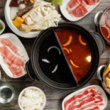 Yuán Chuàng Wū Shí Tóu Huǒ Guō food