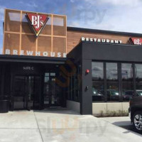 Bj's Brewhouse outside