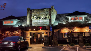 Cheddar's Scratch Kitchen outside