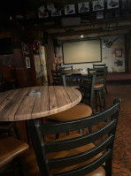 Poppas Pub inside