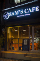 Sam's Cafe outside