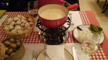 Fribourger Fonduestuebli food