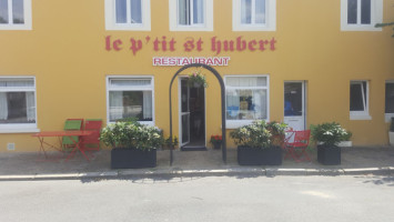 Le P Tit Saint Hubert outside