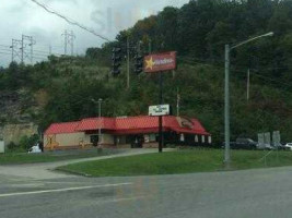 Hardee's outside