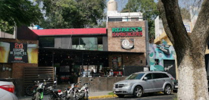 Hopbier Pub México, Hamburguesas Rubens outside