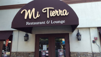 Mi Tierra Lounge inside