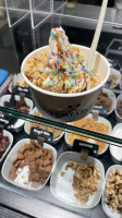 Yomaro Frozen Yogurt food