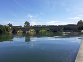 Les Bord De Garonne food