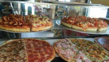 Goodfellows Pizza And Italian Specialties food