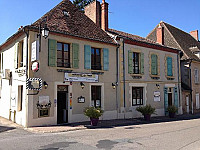 Auberge du Pont outside