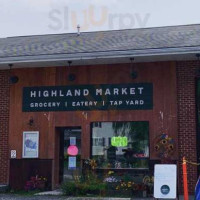 The Highland Market outside