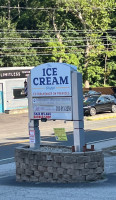 Ice Cream Shoppe outside