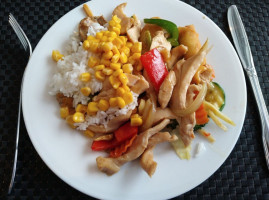 Thai Restaurang Mhenam food