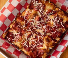 Backlot Taphouse Detroit Style Pizza food