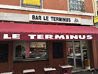 Bar Le Terminus outside
