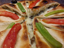 بيتزا فنزيوني Finzione Pizza food