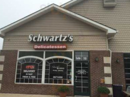 Schwartz's Delicatessan outside
