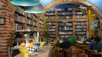 Abaco Libros y Cafe inside