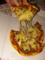 Marnantelis Pizza food