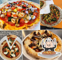 Turi’s Pizzeria food