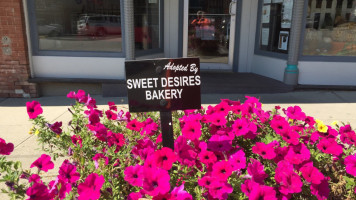 Sweet Desires Bakery outside