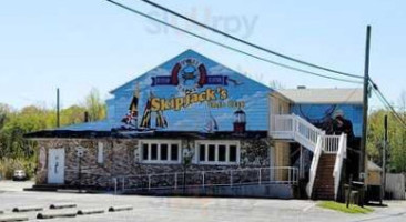 Skipjack's Crab Deck outside