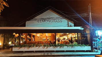 Lemongrass Thai outside