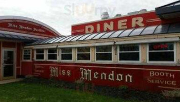 Miss Mendon Diner outside