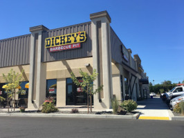 Dickey's Barbecue Pit outside