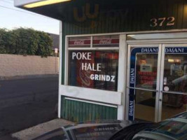 Poke Hale Grindz outside