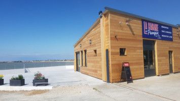 La Cabane De Pampin outside