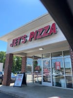 Jet's Pizza outside