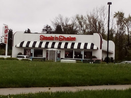 Steak 'n Shake outside