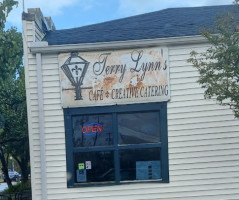 Terry Lynns Cafe Creative Catering outside