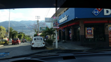 Domino's Chilpancingo outside