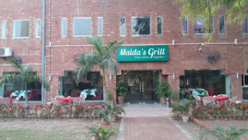 Maida's Grill outside