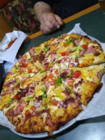 Round Table Pizza food