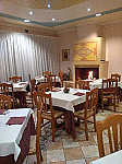 Cologo Pizzeria inside