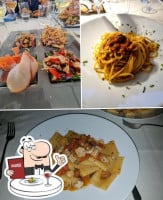 A Due Passi Dal Mare food