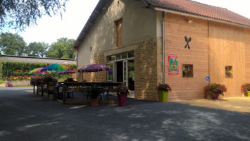 Auberge à La Ferme Du Château Vieux outside