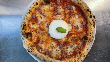 Burgo’s L’arte Della Pizza food