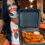 Hooters Comida