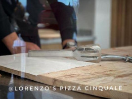 Lorenzo’s Pizza Cinquale food