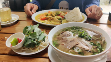 Saigon Com Nieu food