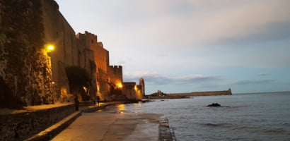 Côté Faubourg Collioure outside