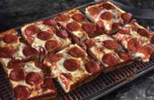 Jet's Pizza food