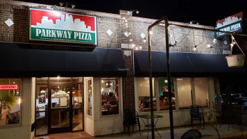 Parkway Pizza Minnehaha Ave outside