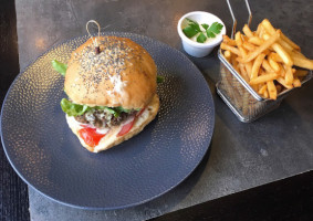 La Taverne Saint Nazaire Table De Caractère food