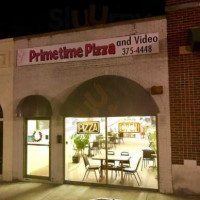 Phil’s Primetime Pizza inside