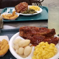 Roland's Barbecue food